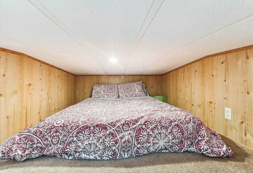 Oak Grove Nature Retreat W/ Kayaks & Mountain View