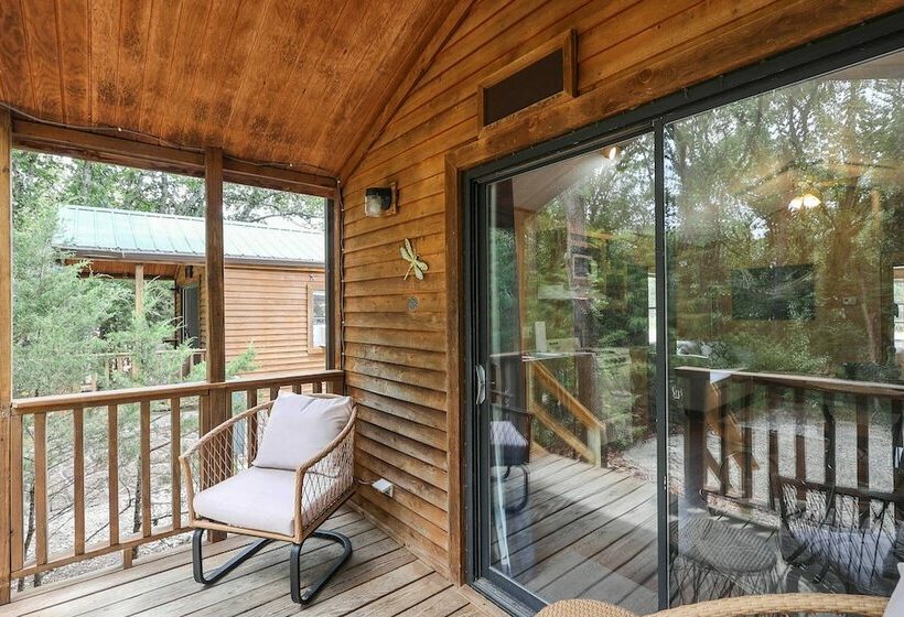 Oak Grove Nature Retreat W/ Kayaks & Mountain View