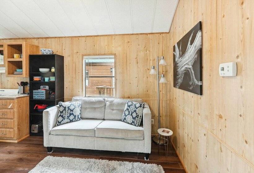 Oak Grove Nature Retreat W/ Kayaks & Mountain View