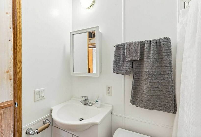 Oak Grove Nature Retreat W/ Kayaks & Mountain View