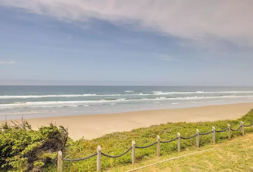 Oceanfront Home W/ Hot Tub, Sauna, 8 Mi To Newport