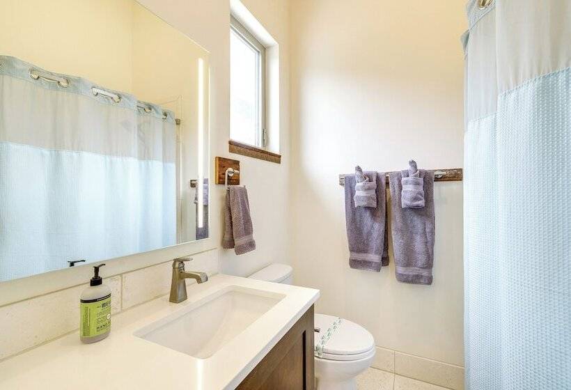 Oceanfront Home W/ Hot Tub, Sauna, 8 Mi To Newport