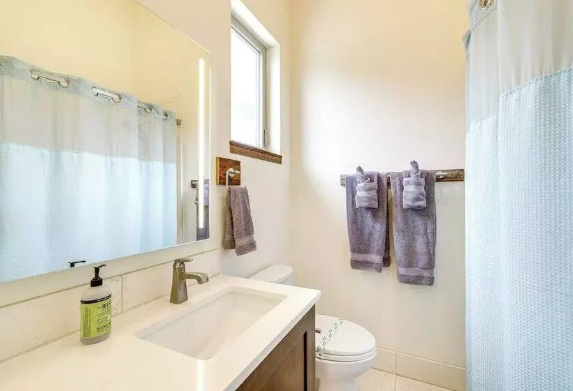 Oceanfront Home W/ Hot Tub, Sauna, 8 Mi To Newport