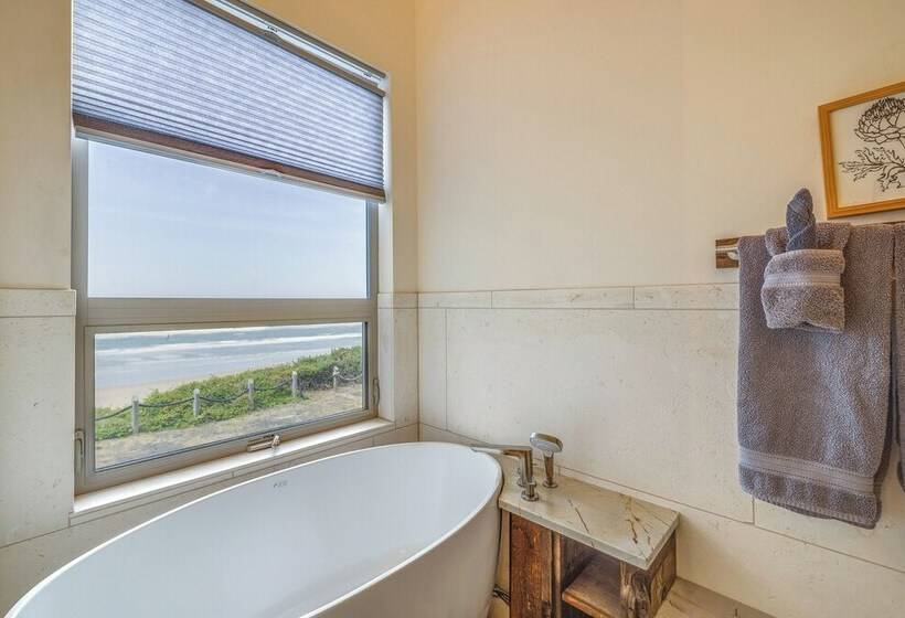 Oceanfront Home W/ Hot Tub, Sauna, 8 Mi To Newport