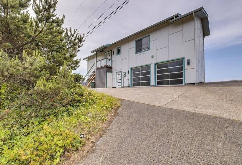 Oceanfront Home W/ Hot Tub, Sauna, 8 Mi To Newport