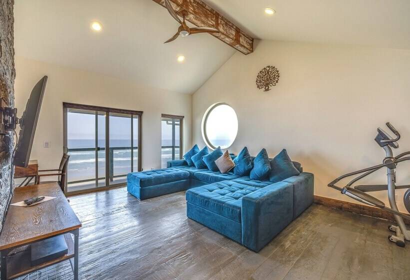 Oceanfront Home W/ Hot Tub, Sauna, 8 Mi To Newport