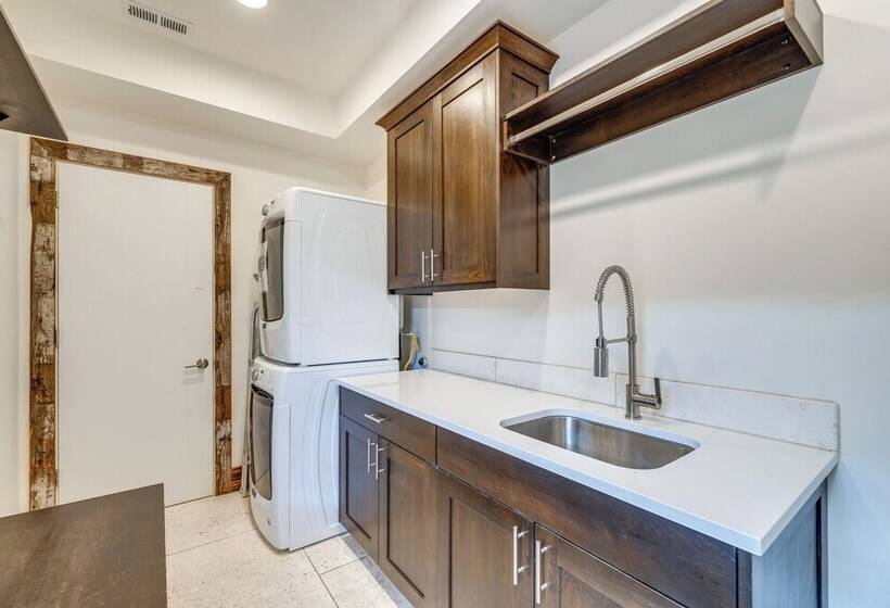 Oceanfront Home W/ Hot Tub, Sauna, 8 Mi To Newport