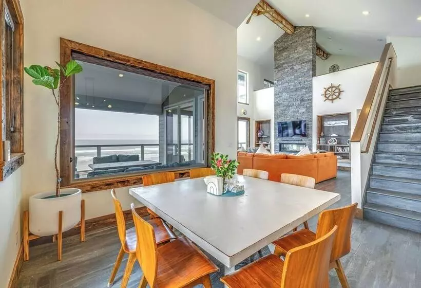 Oceanfront Home W/ Hot Tub, Sauna, 8 Mi To Newport