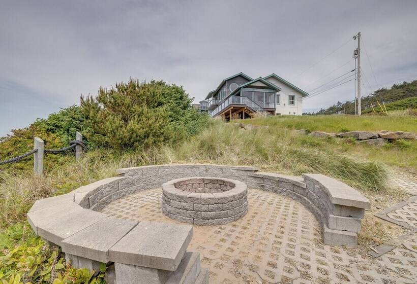 Oceanfront Home W/ Hot Tub, Sauna, 8 Mi To Newport
