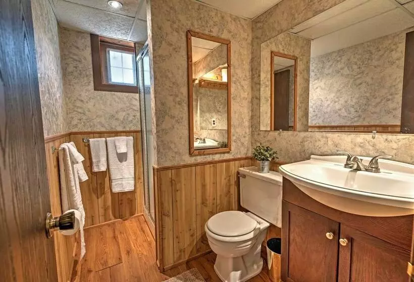 Poconos Cabin On 3 Acres   5 Mi To Blue Mountain!