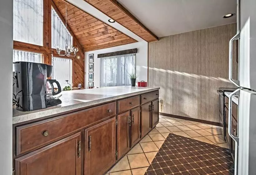 Poconos Cabin On 3 Acres   5 Mi To Blue Mountain!