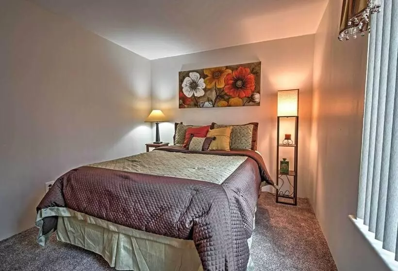 Poconos Cabin On 3 Acres   5 Mi To Blue Mountain!