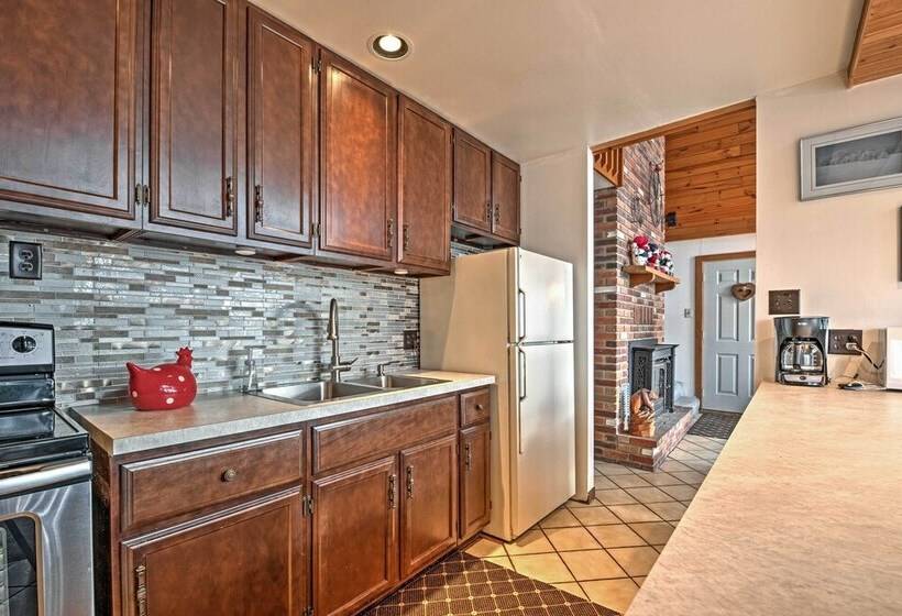 Poconos Cabin On 3 Acres 5 Mi To Blue Mountain!