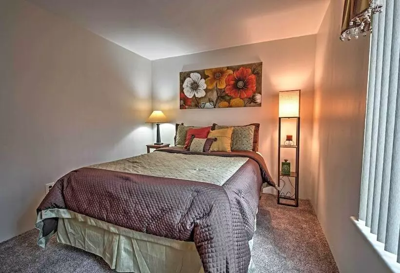 Poconos Cabin On 3 Acres   5 Mi To Blue Mountain!