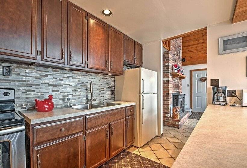 Poconos Cabin On 3 Acres 5 Mi To Blue Mountain!