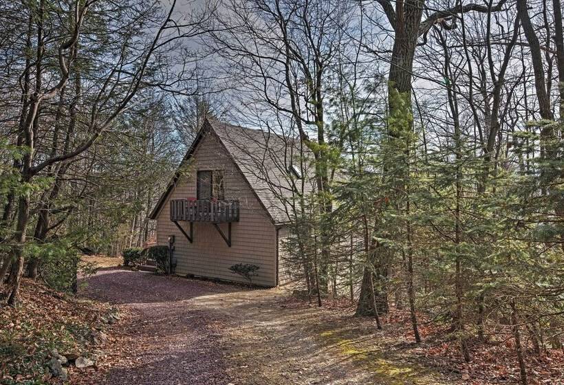 Poconos Cabin On 3 Acres 5 Mi To Blue Mountain!