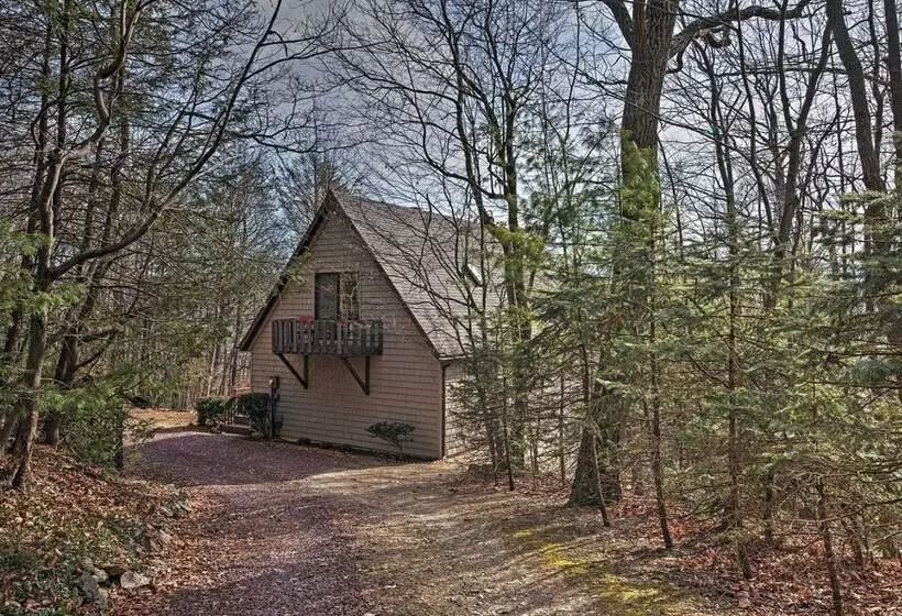 Poconos Cabin On 3 Acres   5 Mi To Blue Mountain!