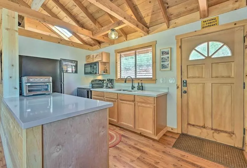 Deck & Mogollon Rim Views: Secluded Payson Cabin