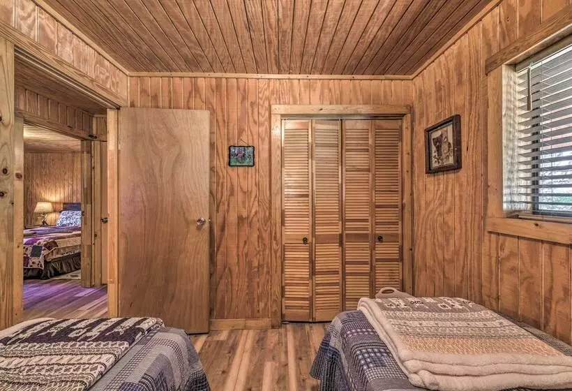 Peaceful & Private Cloudcroft Cabin With Deck!