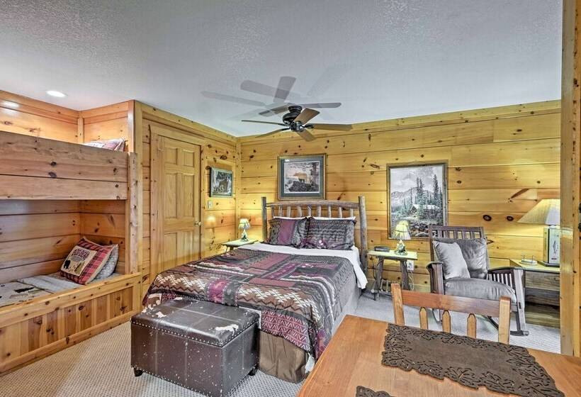 Pigeon Forge Resort Studio Cabin On Dollywood Ln!