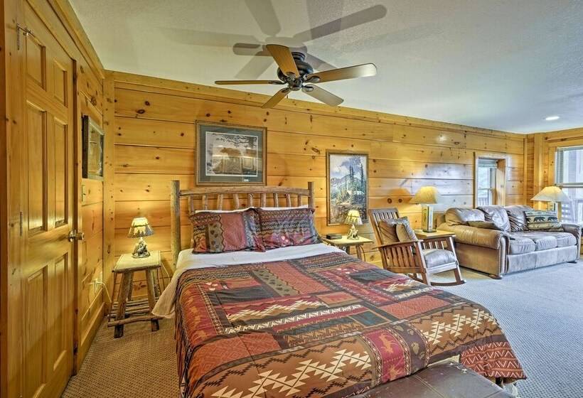 Pigeon Forge Resort Studio Cabin On Dollywood Ln!