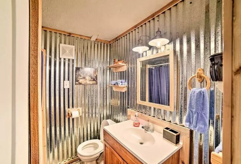 4 Mi To Beach & Fishing: Rockport Cottage W/ Deck!