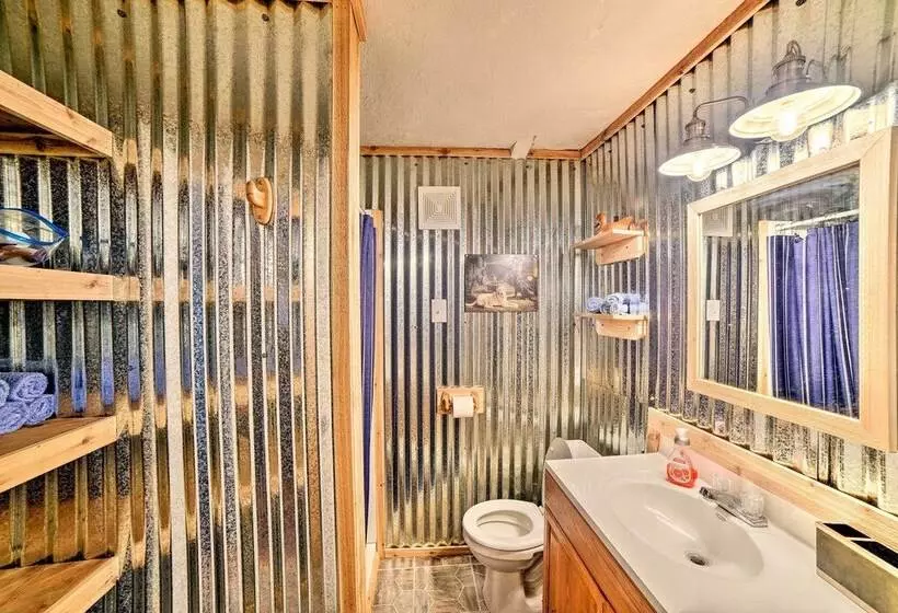 4 Mi To Beach & Fishing: Rockport Cottage W/ Deck!