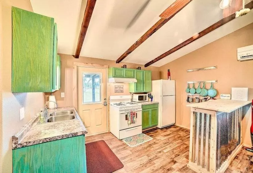 4 Mi To Beach & Fishing: Rockport Cottage W/ Deck!