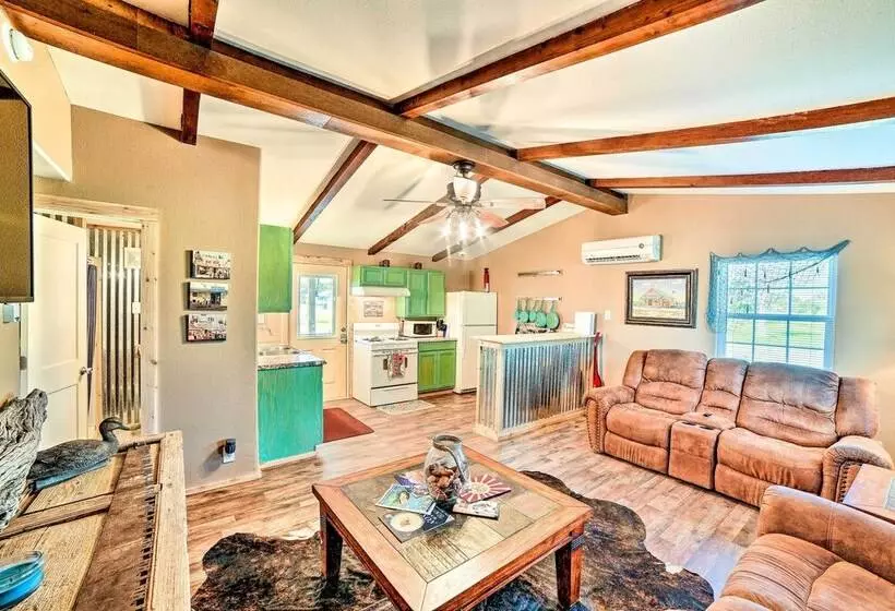 4 Mi To Beach & Fishing: Rockport Cottage W/ Deck!