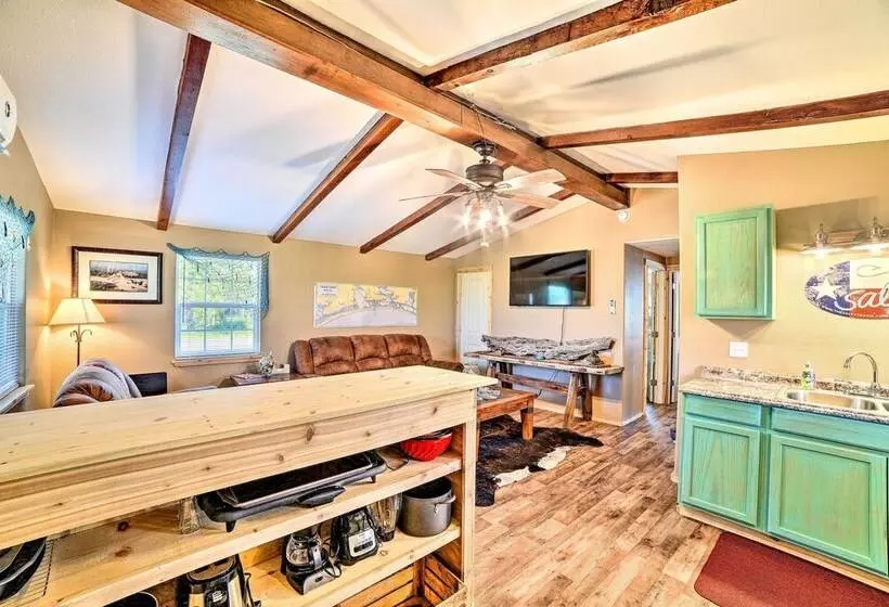 4 Mi To Beach & Fishing: Rockport Cottage W/ Deck!