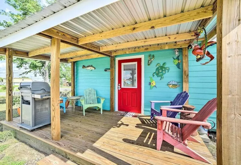 4 Mi To Beach & Fishing: Rockport Cottage W/ Deck!