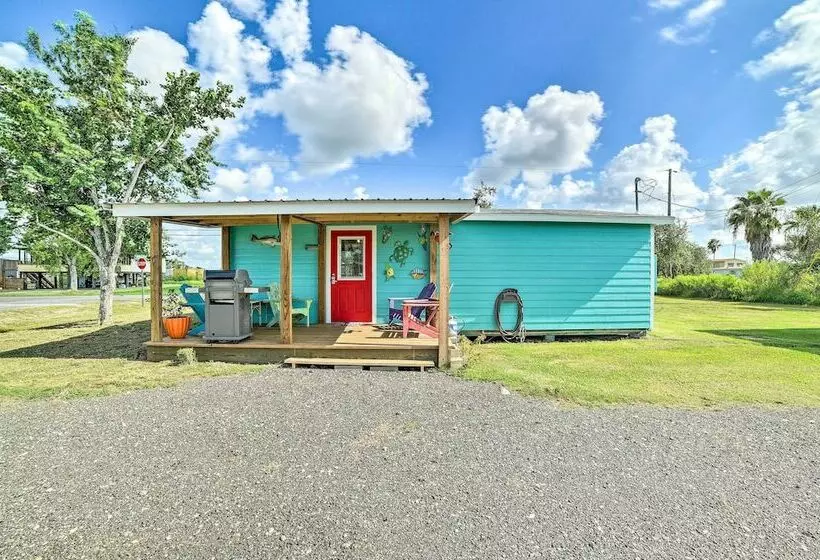 4 Mi To Beach & Fishing: Rockport Cottage W/ Deck!