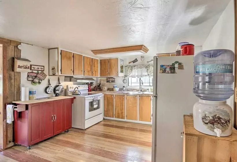 Roosevelt Retreat W/ Fire Pit ~ 3 Mi To Lake!