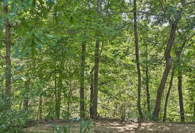 Rustic Tennessee Country Retreat On 2 Acres!