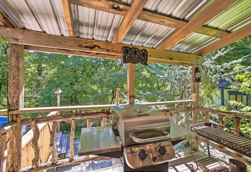 Rustic Tennessee Country Retreat On 2 Acres!