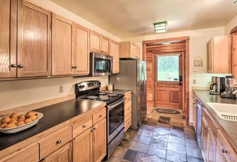 Secluded Bigfork Cabin W/ Huge Yard + Grill!