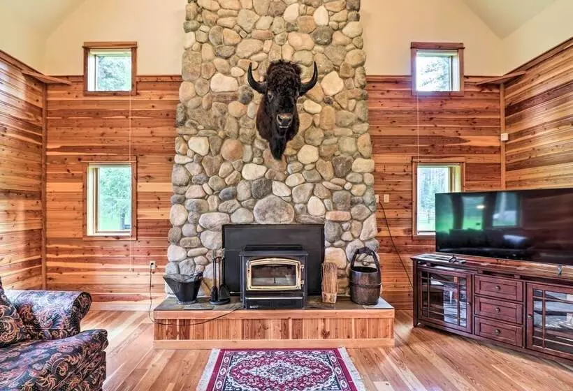 Secluded Bigfork Cabin W/ Huge Yard + Grill!