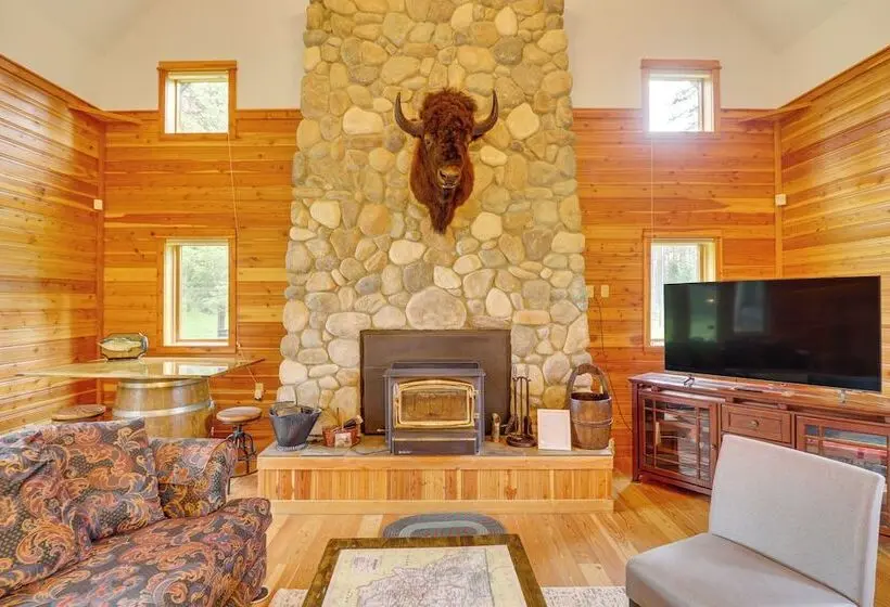 Secluded Bigfork Cabin W/ Huge Yard + Grill!