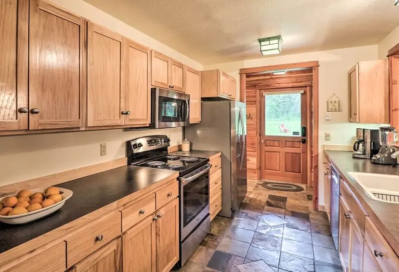 Secluded Bigfork Cabin W/ Huge Yard + Grill!