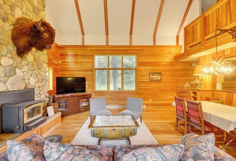 Secluded Bigfork Cabin W/ Huge Yard + Grill!
