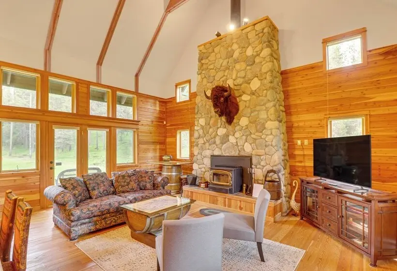 Secluded Bigfork Cabin W/ Huge Yard + Grill!