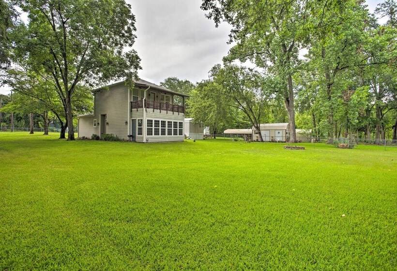 Cedar Creek Reservoir Home W/ Deck & Fire Pit!
