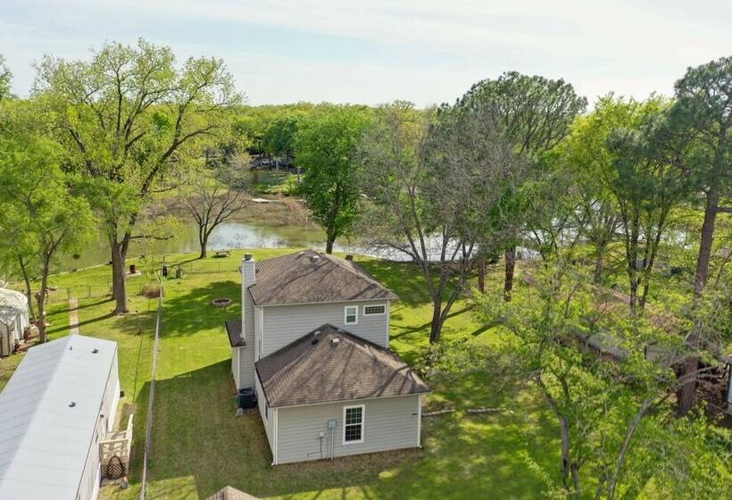 Cedar Creek Reservoir Home W/ Deck & Fire Pit!