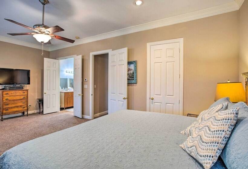 Cedar Creek Reservoir Home W/ Deck & Fire Pit!