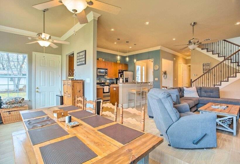 Cedar Creek Reservoir Home W/ Deck & Fire Pit!