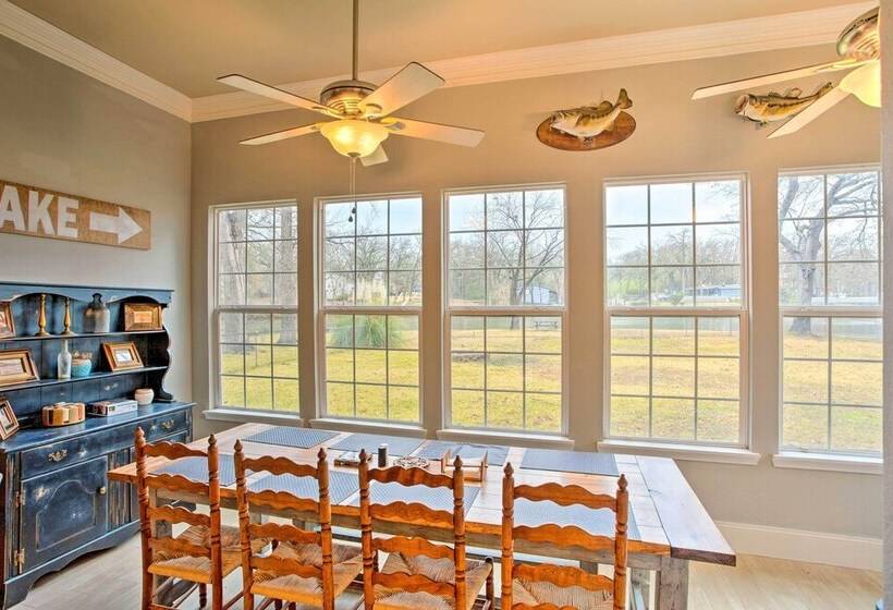 Cedar Creek Reservoir Home W/ Deck & Fire Pit!