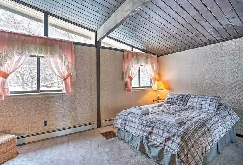 Crooked Lake Cottage W/ Views & Furnished Deck