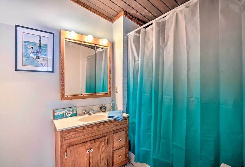 Crooked Lake Cottage W/ Views & Furnished Deck