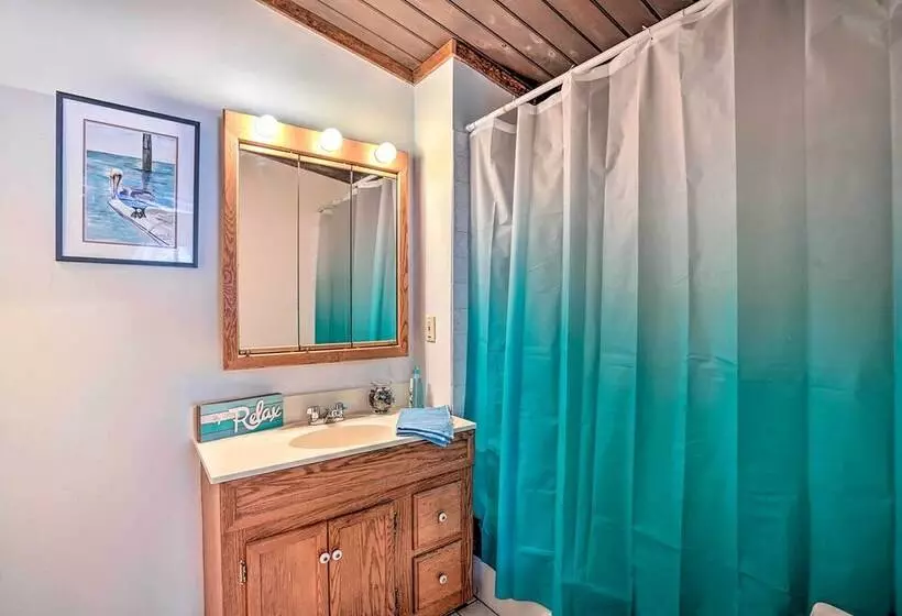 Crooked Lake Cottage W/ Views & Furnished Deck