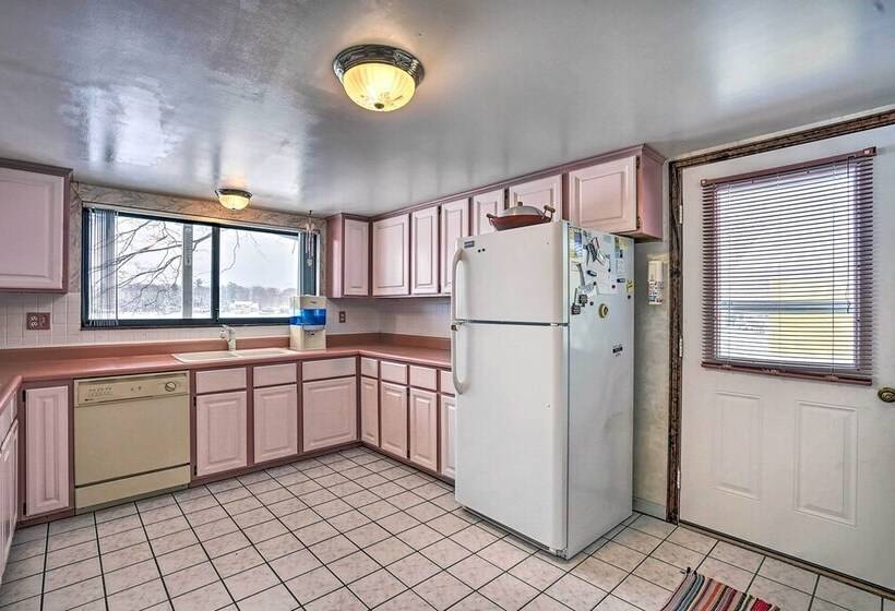 Crooked Lake Cottage W/ Views & Furnished Deck